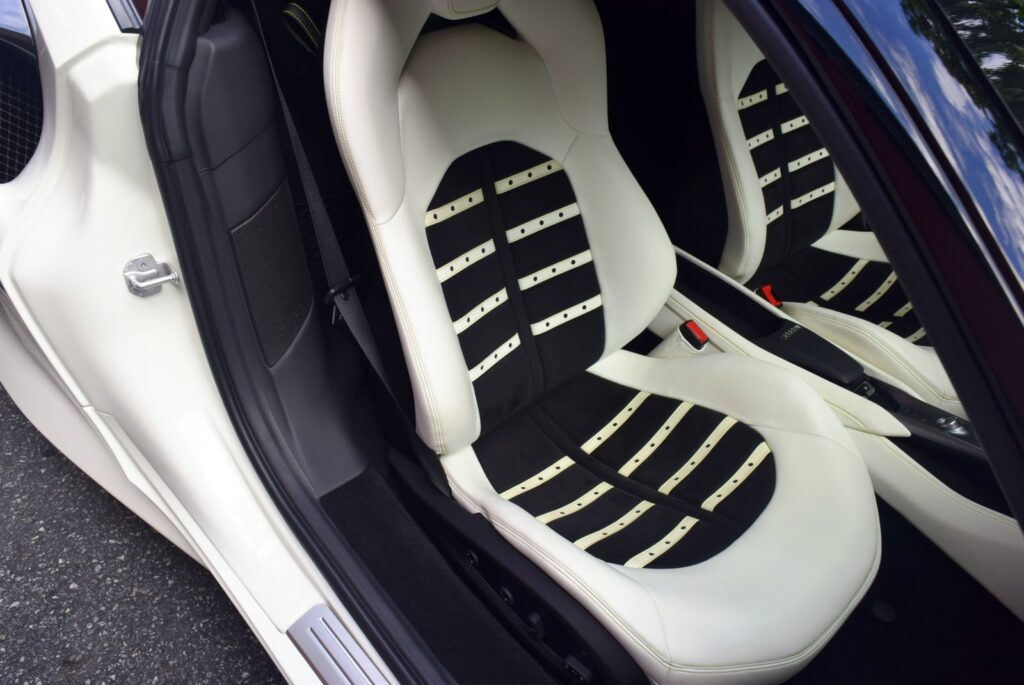 Ferrari F8 Tributo Daytona-style seats in white leather