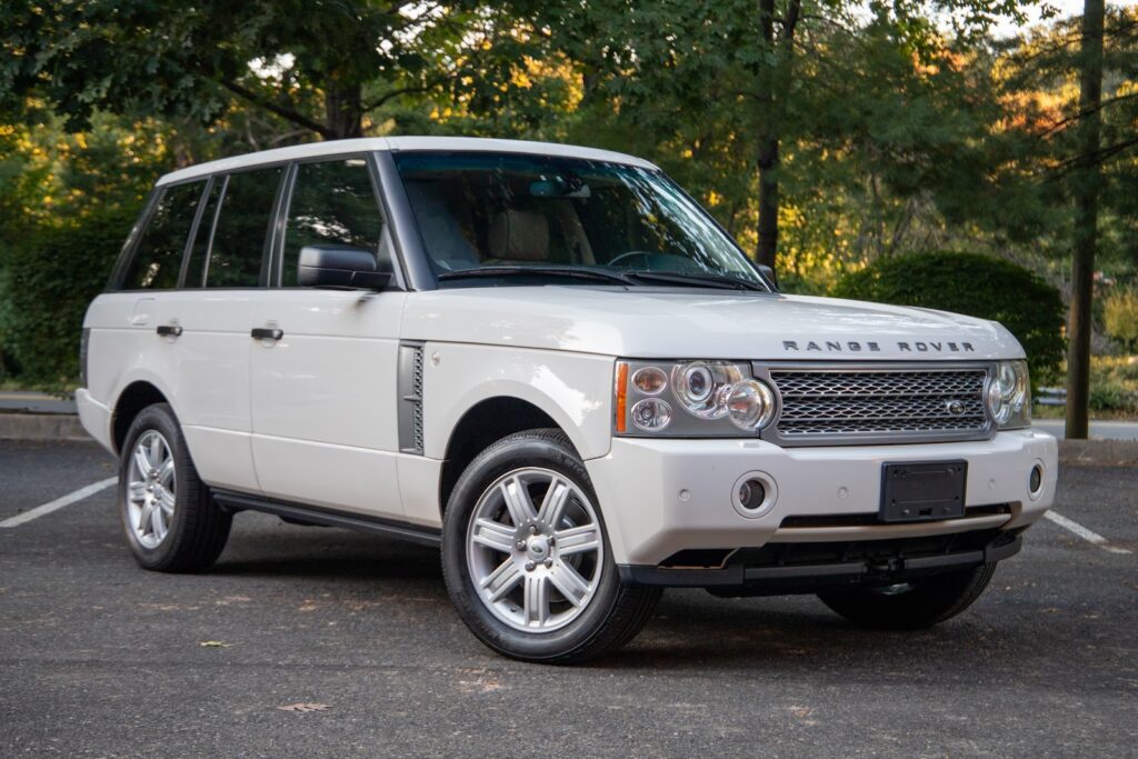 2008 Range Rover L322 HSE in white, front three-quarter view